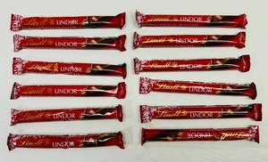 lot 84 image: SSS. 12x Lindt Lindor Milk Chocolate Truffle Bars