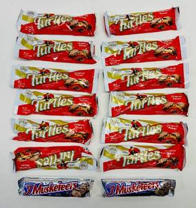 lot 106 image: SSS. 12xTurtles & 2x 3Musketeers