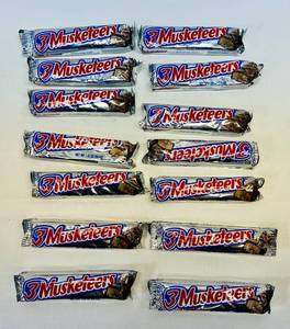 lot 128 image: SSS. 14x 3Musketeers
