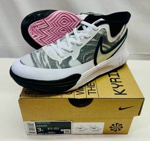 lot 169 image: MM. Size 3Y Nike Kyrie 8 GO (PS) WhiteWhite-Black