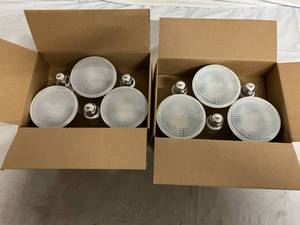 lot 15 image: 2 Lit-Path Outdoor Path Lights