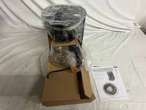 lot 21 image: Black and Decker 12 Cup Coffee Maker