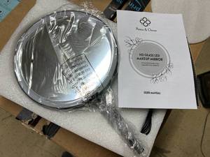 lot 23 image: Peace and Clover HD LED Makeup Mirror