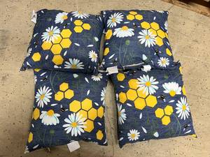 lot 25 image: 4 Honeybee Throw Pillows