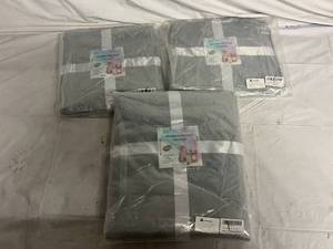 lot 45 image: 3 Reuseable Dog Pee Pads
