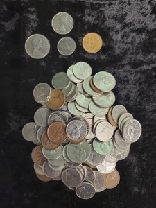 lot 58 image: Canadian Coins 40s to 70s & Newer (14) Pennys, (15) Nickels, (75) Dimes & (5) Quarters