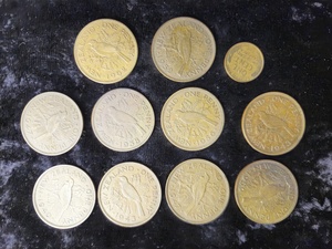 lot 66 image: 10- New Zealand Pennys  1940-1962 Lincoln  for Size Comparison Included