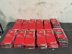 lot 138 image: LOT OF Milwaukee Saw Blades different Sizes