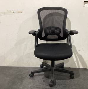 lot 633 image: Mainstays Ergonomic Mesh Back Task Office Chair with Flip-up Arms