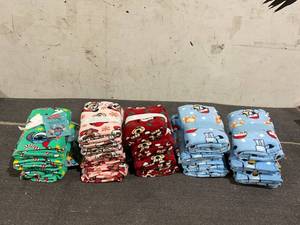 lot 203 image: LOT OF 19 2PCS Hand Towels