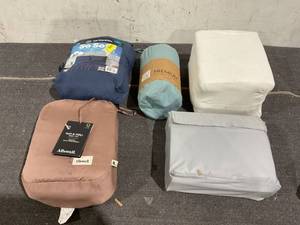 lot 212 image: LOT OF 5 Bed Sheets Set