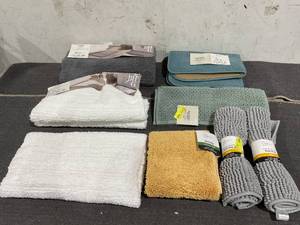 lot 213 image: LOT OF 8 Bathroom Rugs