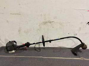 lot 214 image: Black Max 2-Cycle Gas 25cc Curved Shaft Attachment Capable String Trimmer