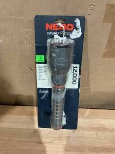 lot 372 image: NEBO Davinci 12000L Flashlight NEBFLT1043