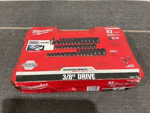 lot 72 image: 43PCS Milwaukee SHOCKWAVE Impact Duty 38 Drive SAE & Metric Deep 6 Point Socket Set 49-66-7009