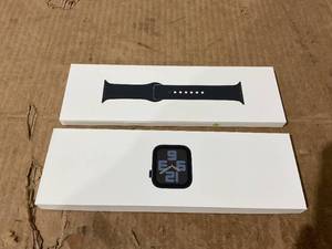 lot 33 image: Apple Watch SE (2nd Gen) GPS 40mm Smartwatch with Midnight Aluminum Case MXE73LLA