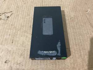 lot 2 image: Samsung Galaxy S24 FE 128GB