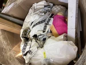 lot 911 image: Wholesale Pallet of Miscellaneous Items