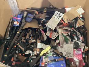 lot 912 image: Wholesale Pallet of Miscellaneous Items