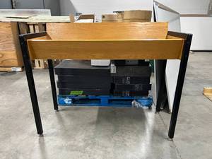 lot 4 image: Library Book Stand