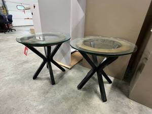 lot 8 image: 2x Side Tables