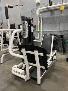 lot A105 image: Matrix Magnum Seated Leg Press
