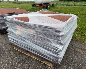 lot 352 image: Pallet of Carpet Tiles (roughly 1,600 ft2 more or less)