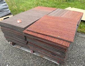 lot 354 image: Pallet of Carpet Tiles (roughly 1,000 ft2 more or less)