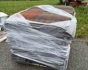 lot 355 image: Pallet Of Carpet Tiles (roughly 2,000 ft2 more or less)
