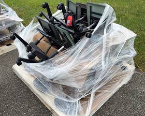 lot 356 image: Pallet Of Rolling Chairs