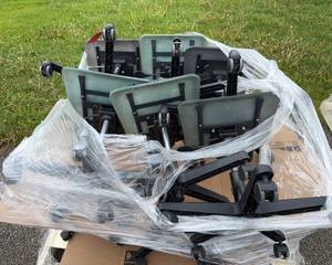 lot 359 image: Pallet Of Rolling Chairs