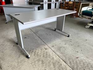 lot 321 image: 32x School Tables