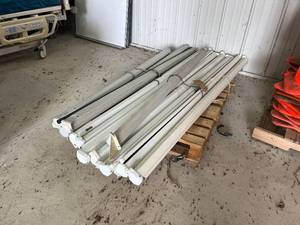 lot 323 image: Projector Screens
