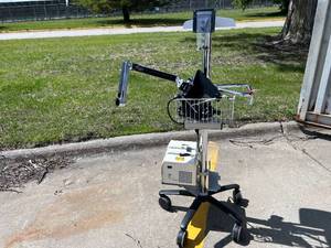 lot 403 image: Mobile Medical Workstation
