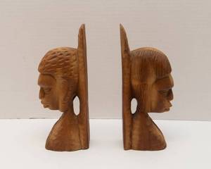 lot 29 image: Handcrafted Bookends from Haiti