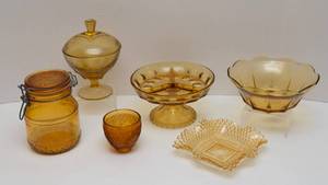 lot 38 image: Vintage Gold-Colored Glassware  Set of Six