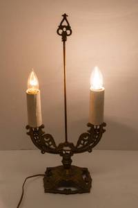 lot 51 image: Vintage Lamp