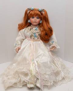 lot 52 image: Vintage 2002 Donna Rubert 30 Porcelain Doll - Ruthie