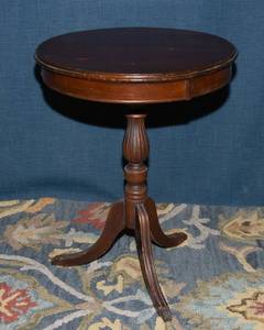 lot 70 image: Duncan Phyfe Style Side Table  20 Diameter x 26 T
