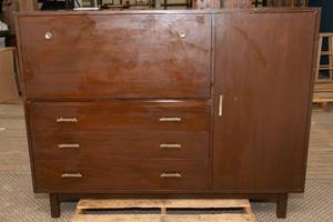 lot 72 image: Midcentury Modern Storage Unit with Desk