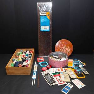 lot 91 image: Sewing Supplies Lot