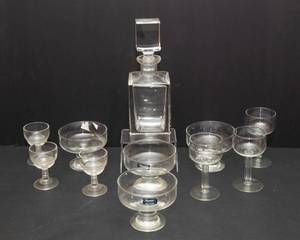lot 92 image: Art Deco Glassware Set