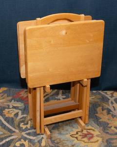 lot 111 image: Set of Four TV Dinner Trays with Stand