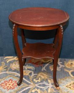 lot 105 image: Antique Mahogany Circular Table