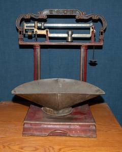 lot 4 image: Early 1900s Antique Cast Iron Howe Scale