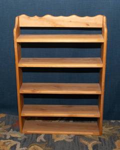 lot 109 image: Wooden Hanging Wall Shelf