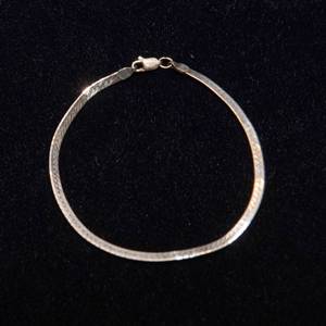 lot 131 image: Herringbone Silver Chain Bracelet
