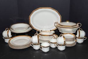 lot 167 image: Le Roi 18K China Dinner Set