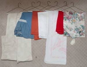 lot 172 image: Six Tablecloths and One Table Runner