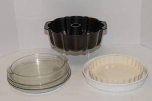 lot 187 image: Set of 7 Baking Dishes  Variety of Styles
